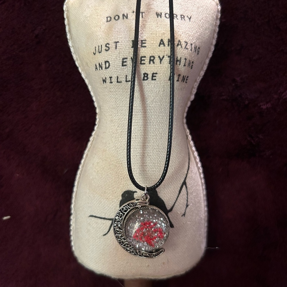 Handmade necklace. Spining charm.